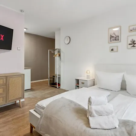 Vorstadtoase Fuer 2 - Netflix, Parkplatz, Naehe Ber, Queensize-bett *