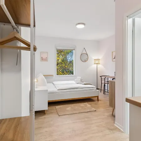 Apartment Vorstadtoase Fuer 2 - Netflix, Parkplatz, Naehe Ber, Queensize-bett Eichwalde