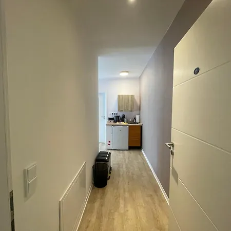 Apartamento Vorstadtoase Für 2 - Netflix, Parkplatz, Nähe Ber, Queensize-bett Eichwalde
