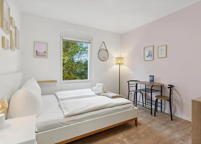 Vorstadtoase Fuer 2 - Netflix, Parkplatz, Naehe Ber, Queensize-bett *