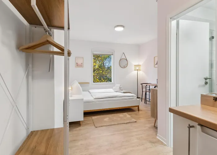 Apartment Vorstadtoase Fuer 2 - Netflix, Parkplatz, Naehe Ber, Queensize-bett Eichwalde